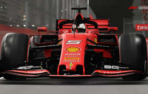 夜間賽道上車號5的紅色法拉利F1賽車。