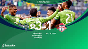 身穿綠色球衣的足球運動員高舉雙臂慶祝3-1的勝利。 — 足球 壁紙