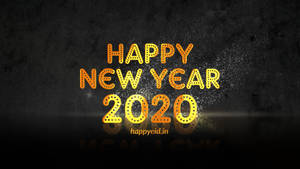 金色「Happy New Year 2020」文字，帶有閃光，喺深色背景上。