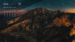 暮光下的山脈，星空下帶日曆疊加
