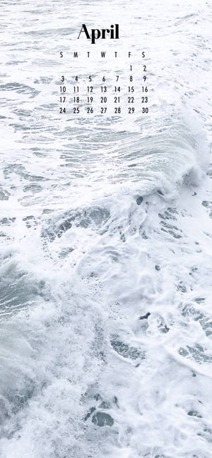 四月日曆漂浮在海浪上，帶有白色泡沫和藍色的水。
