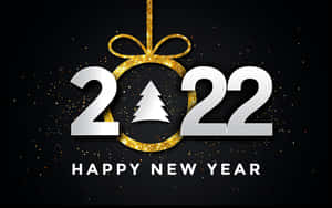 新年快樂2022，銀色數字和金色裝飾，深色背景帶有閃光。