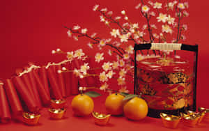 農曆新年裝飾，包括櫻花、金元寶和柑橘，置於紅色背景上。 — 中國新年 壁紙
