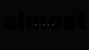 極簡圖形，以大型黑色字母顯示「almost」，下方中央以小型白色字母顯示「BLACK」。 — 簡約 壁紙