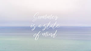 粉彩海洋地平線，草書文字 summer is a state of mind