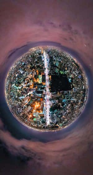 一個圓形的夜景，展現被雲霧環繞的發光城市景觀。 — 夜晚 GIF 壁紙