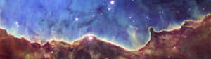 充滿活力的宇宙星雲，在深空中帶有發光的氣體雲和明亮的星星。