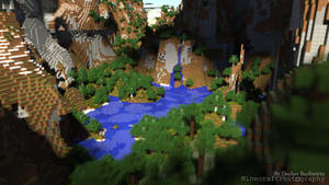 一個像素化的Minecraft峽谷，在明亮的日光下有藍色的河流和綠樹。