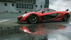 紅色McLaren跑車在潮濕賽道上帶有雨水倒影。 — 4K 法拉利 壁紙