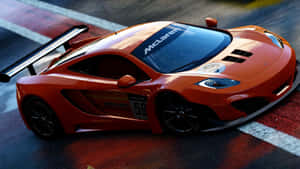 橙色McLaren賽車在濕滑賽道上，帶有賽車條紋和編號59。 — 麥拿侖 GIF 壁紙