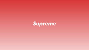 在紅色到粉紅色漸變背景上以白色文字顯示的 Supreme 標誌。
