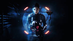 女特工身穿深色裝備，在科幻場景中手持發光武器和機器人夥伴。