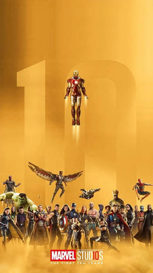 Marvel Studios首個十年的超級英雄團隊慶祝海報，鐵甲奇俠在金色10上方盤旋。 — 4K Marvel 壁紙