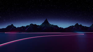 霓虹發光路徑在黑暗的湖面上彎曲，下方是繁星點點的夜空和山脈輪廓。