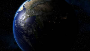 從太空看到的地球，可見大陸、海洋和城市燈光，背景是星空。