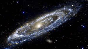 深空中帶有明亮核心和佈滿恆星旋臂的螺旋星系。