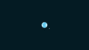 一個藍色星球在黑暗太空背景中帶有一顆小衛星。