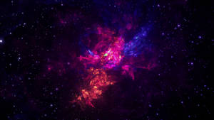 在遙遠的恆星之間，充滿活力的宇宙星雲散發著洋紅色和藍色氣體的光芒。
