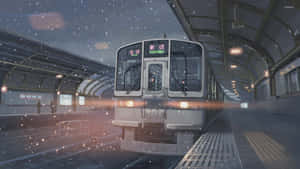 星空下，積雪車站的銀色火車與發光燈光。