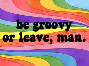旋轉彩虹背景上的大膽復古文字「be groovy or leave man」 — 語錄 壁紙