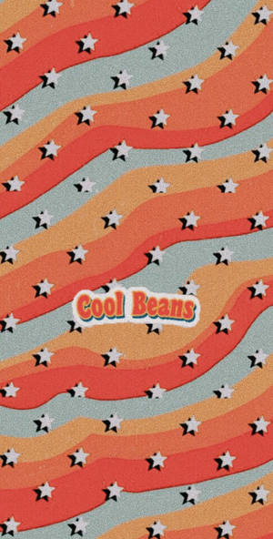 帶有白色星星和「Cool Beans」文字的波浪彩色條紋。