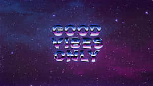 在宇宙紫色星系背景上，閃亮的3D字母拼出Good vibes only文字