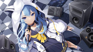 藍髮動漫女孩對著麥克風唱歌，被音頻設備環繞。