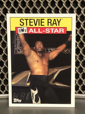 復古Stevie Ray摔角卡，雙臂高舉慶祝勝利。