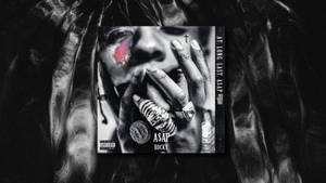 ASAP Rocky 專輯封面，在黑暗煙霧背景中，臉頰有紅色瘀傷，手掩嘴巴。