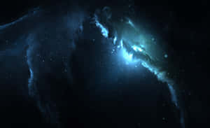 一個發光的藍色星雲，在深空中伴隨著星星。