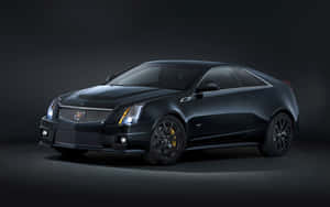 黑色 Cadillac CTS-V 雙門轎跑車，帶有黃色制動卡鉗，在攝影棚燈光下。 — Steam Deck 壁紙