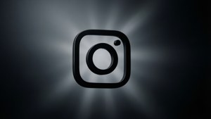 Instagram標誌在深色背景上散發光芒