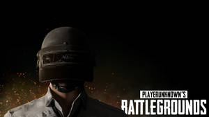 一名戴著破裂頭盔的士兵，發光的餘燼和 PUBG 標誌。