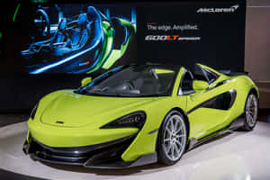 青檸綠色McLaren 600LT Spider跑車在車展上展出。 — Surface Pro 壁紙