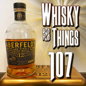 Aberfeldy 12年威士忌酒瓶放在金色盒子上，帶有'Whisky and Things 107'文字。
