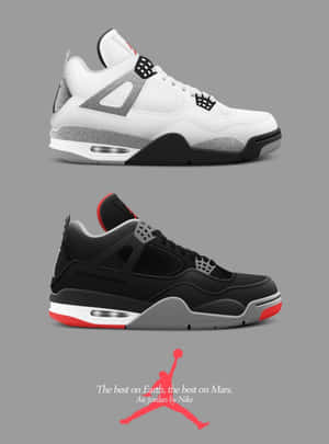 兩對Air Jordan 4運動鞋，一對白色灰色黑色，另一對黑色紅色灰色，並排展示在灰色背景上。
