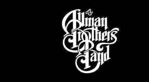 黑色背景上白色書法的 The Allman Brothers Band 標誌。 — 專輯封面 壁紙