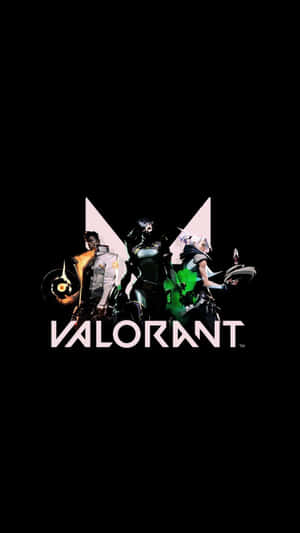三位 Valorant 遊戲角色以動態姿勢呈現，配有發光武器和標誌。 — 9:16 壁紙