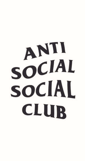 在白色背景上，以風格化黑色文字顯示Anti Social Social Club。