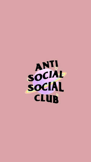 粉紅色背景，帶有粗體黑色文字寫著 Anti Social Social Club 和一個粉彩星球圖案。