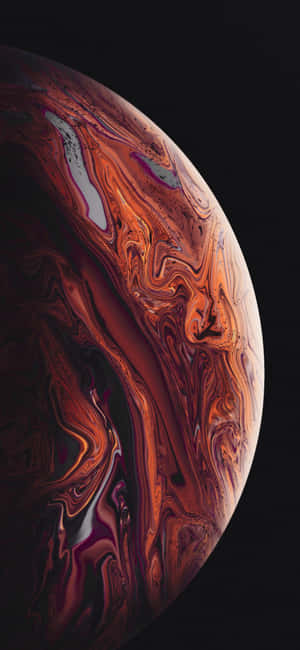 太空中一顆帶有旋轉橙色和紅色圖案的發光抽象行星。