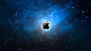 Apple標誌漂浮在繁星點點的藍色星雲中