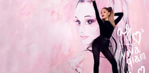 Ariana Grande 身穿黑色服裝，站在一幅她臉部的粉紅色彩繪壁畫旁，帶有 MAC Viva Glam 標誌。 — 愛莉安娜·格蘭德 壁紙