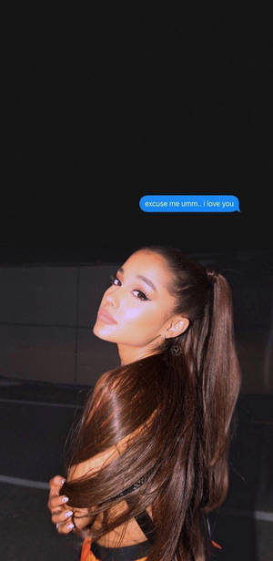 Ariana Grande 有個對話框寫住 excuse me umm i love you。