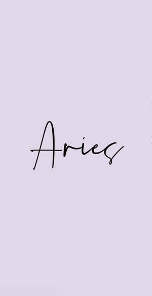 在薰衣草背景上以黑色草書寫的Aries。