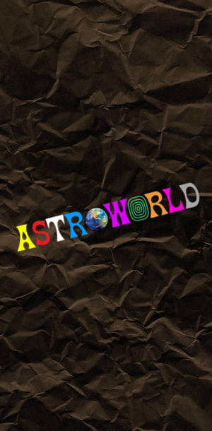 在皺紋棕色紙背景上帶有地球儀的彩色 AstroWorld 標誌。