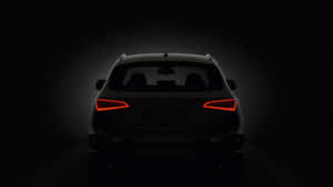 黑暗工作室中Audi SUV 尾部視角，紅色尾燈發光。 — 奧迪 GIF 壁紙