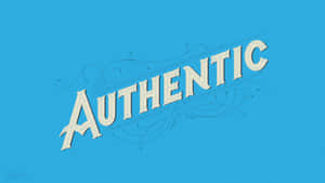 復古風格的「authentic」一詞，以奶油色字體和裝飾性旋渦圖案呈現於藍色背景上。 — 2560x1440 壁紙