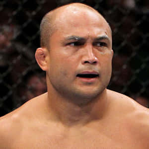 比賽期間籠內汗流浹背的MMA鬥士特寫。 — 搏擊會 GIF 壁紙