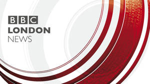 BBC倫敦新聞廣播圖形，帶有紅色和白色彎曲設計元素。